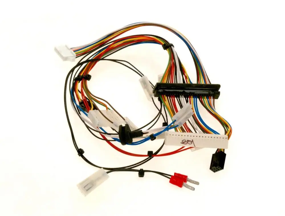 Kabelbaum von Bosch mit mehreren farbigen Drähten und Steckverbindungen, zur elektrischen Verbindung vorgesehen, auf weißem Hintergrund.